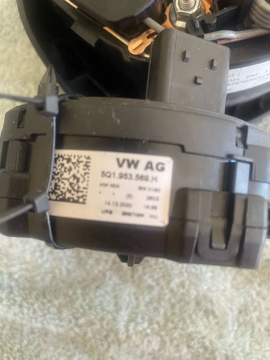 Volkswagen T roc parts - Image 4