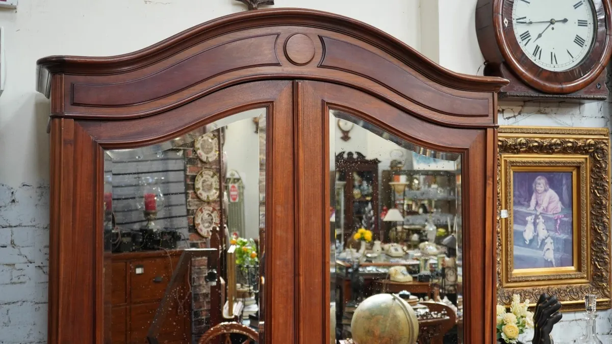 📌Antique Solid Oak French Armoire with Mirrored - Image 3