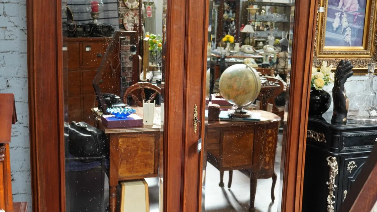 📌Antique Solid Oak French Armoire with Mirrored - Image 4