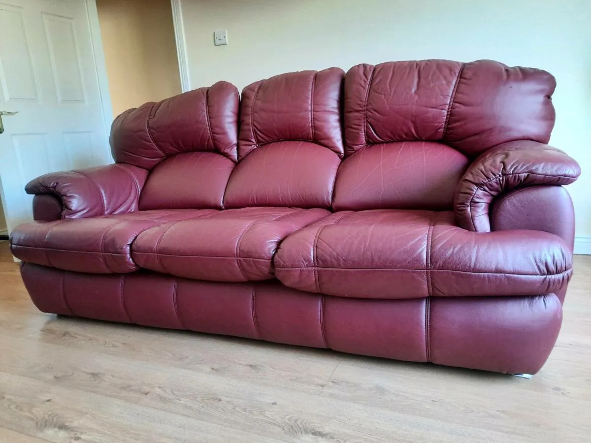 Leather Couch + 2 armchairs - Image 1