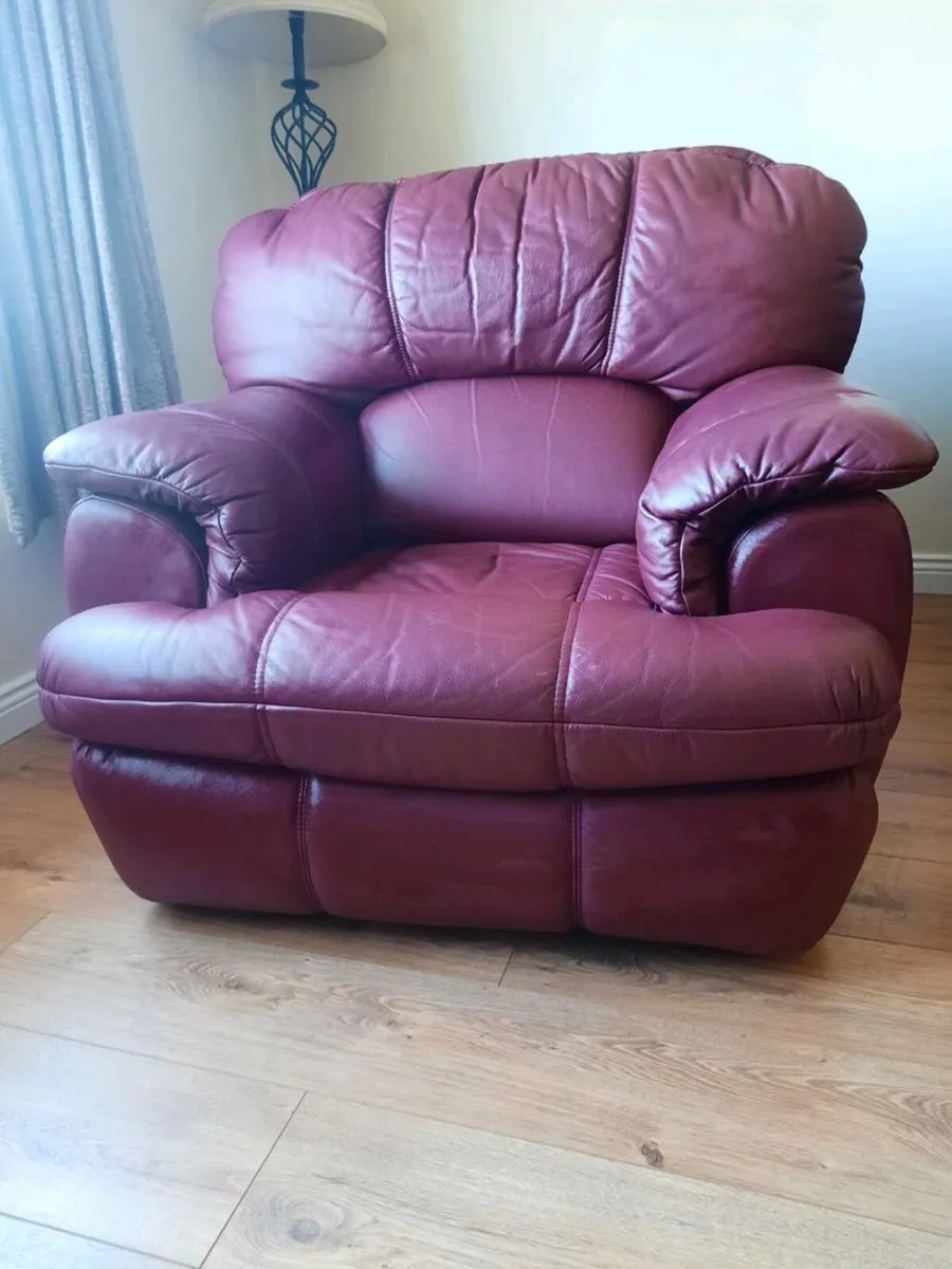 Leather Couch + 2 armchairs - Image 3