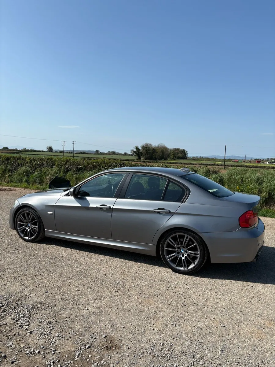 BMW 320D M-Sport 2010 - Image 2