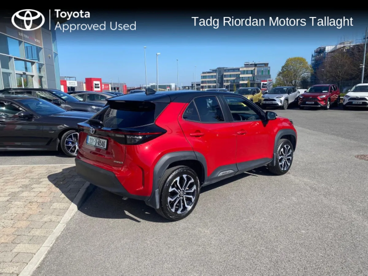 Toyota Yaris Cross CROSS LUNA SPORT - Image 2