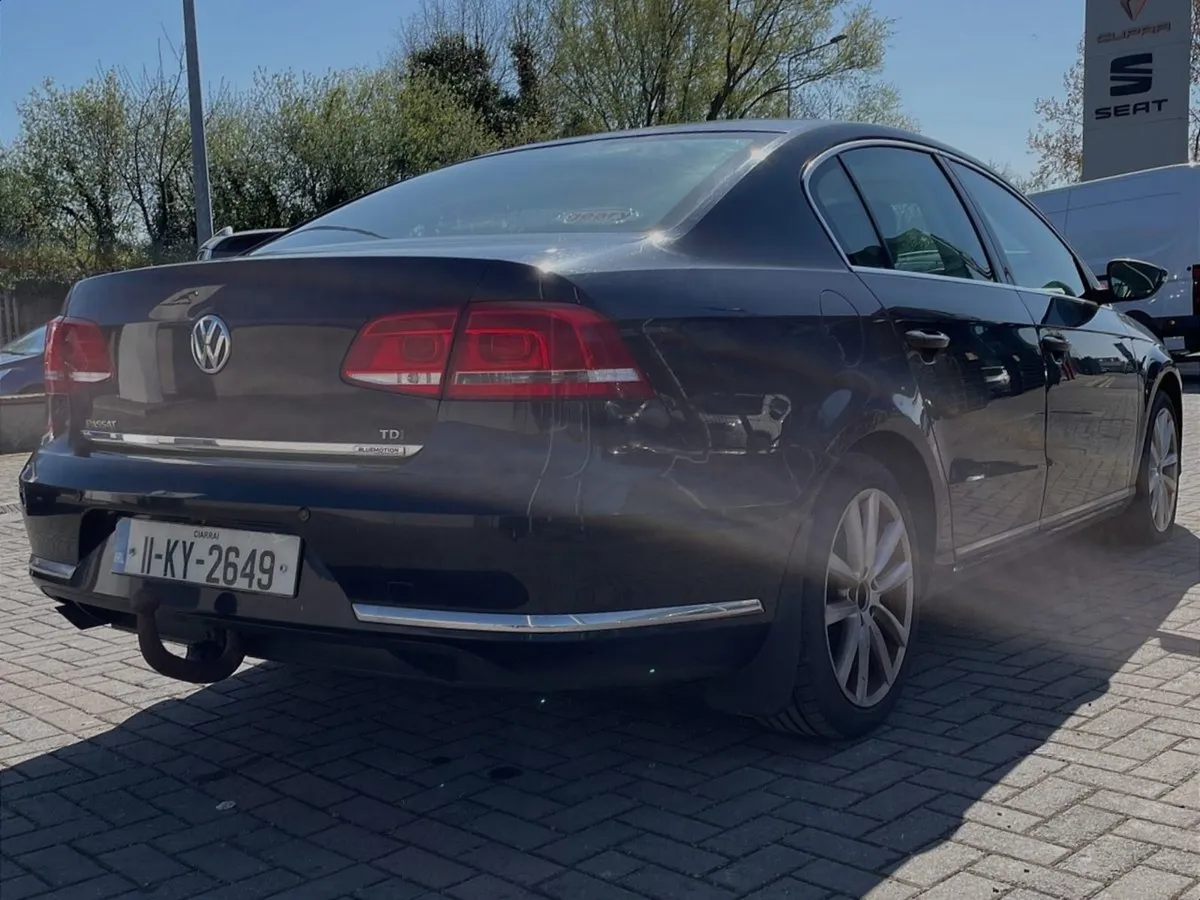 Volkswagen Passat 1.6 TDI Highline Bluemotion Tec - Image 3