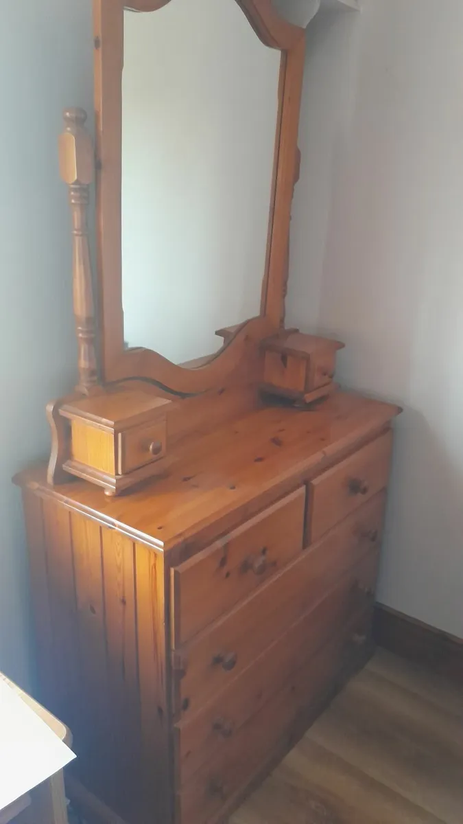 Bedroom Pine Dresser - Image 2