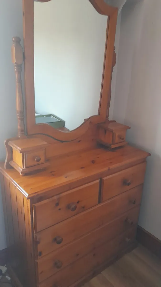 Bedroom Pine Dresser - Image 3