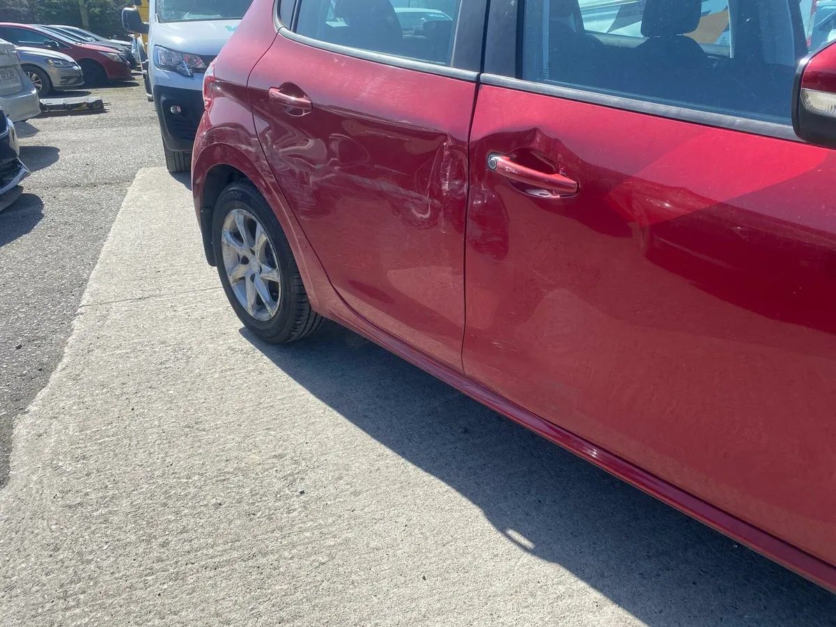 Peugeot 208 1.4 diesel ⛽️ Very light damage - Image 3