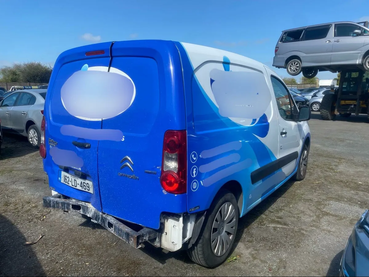 Citroen Berlingo 2016 light rear damage - Image 1