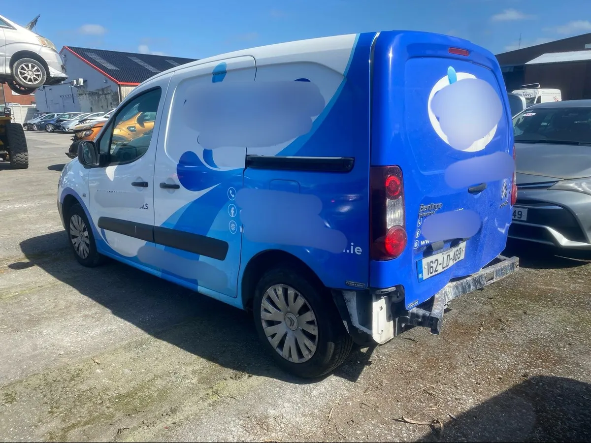 Citroen Berlingo 2016 light rear damage - Image 2