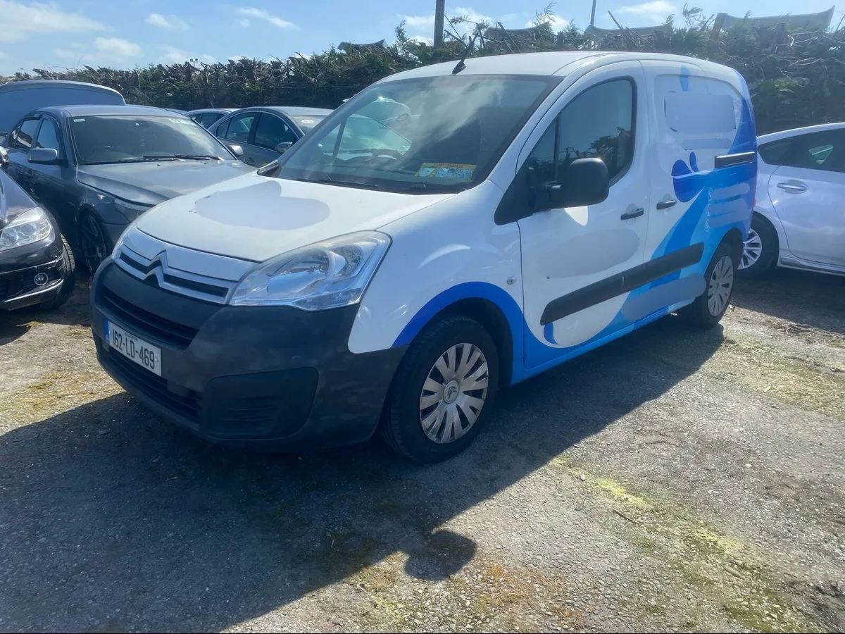 Citroen Berlingo 2016 light rear damage - Image 3