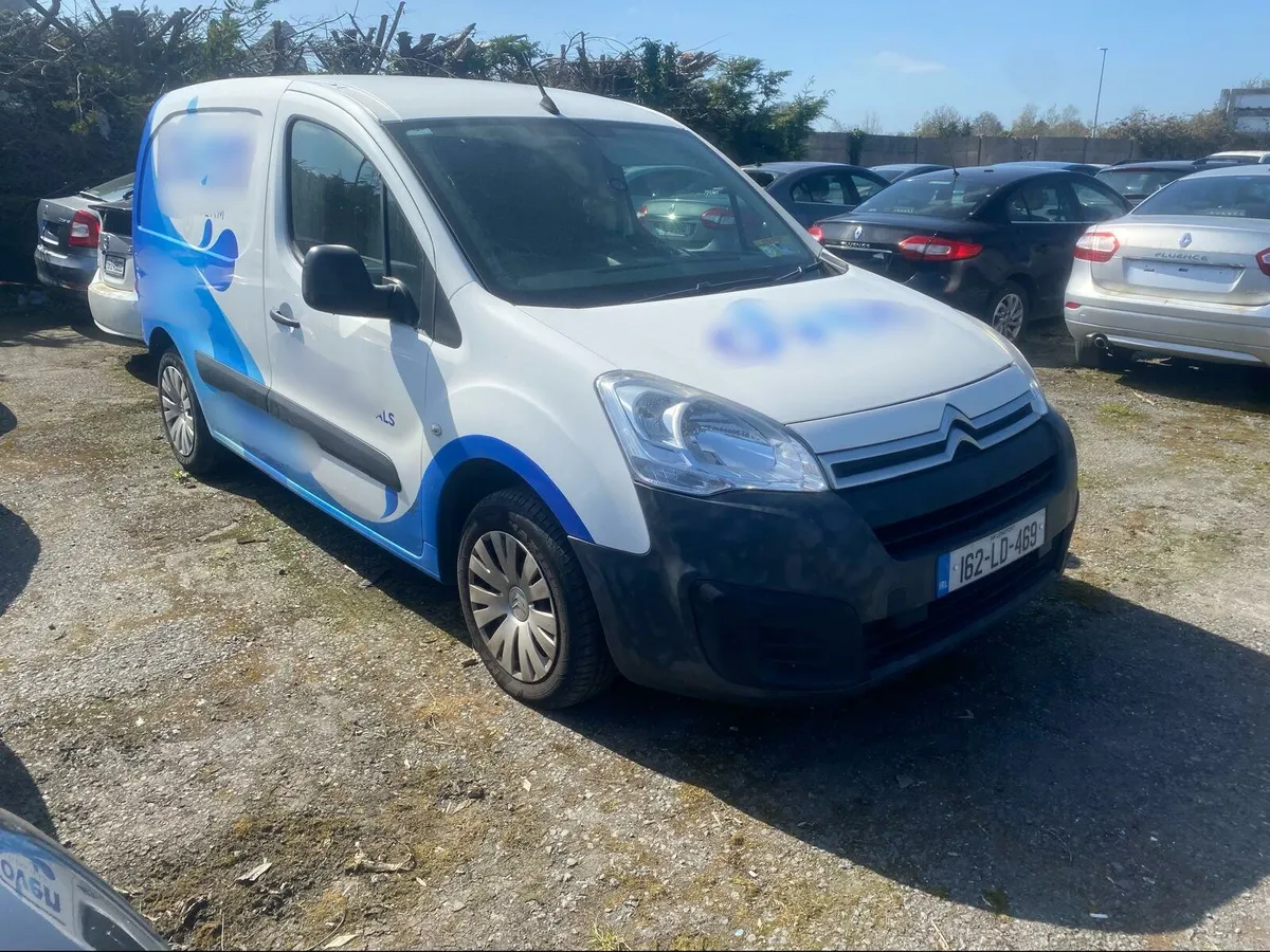Citroen Berlingo 2016 light rear damage - Image 4