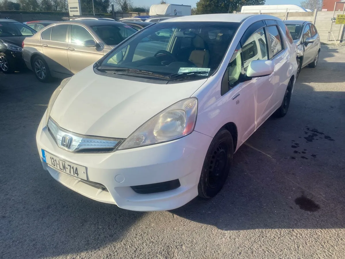 Honda Fit shuttle 2013 - Image 1