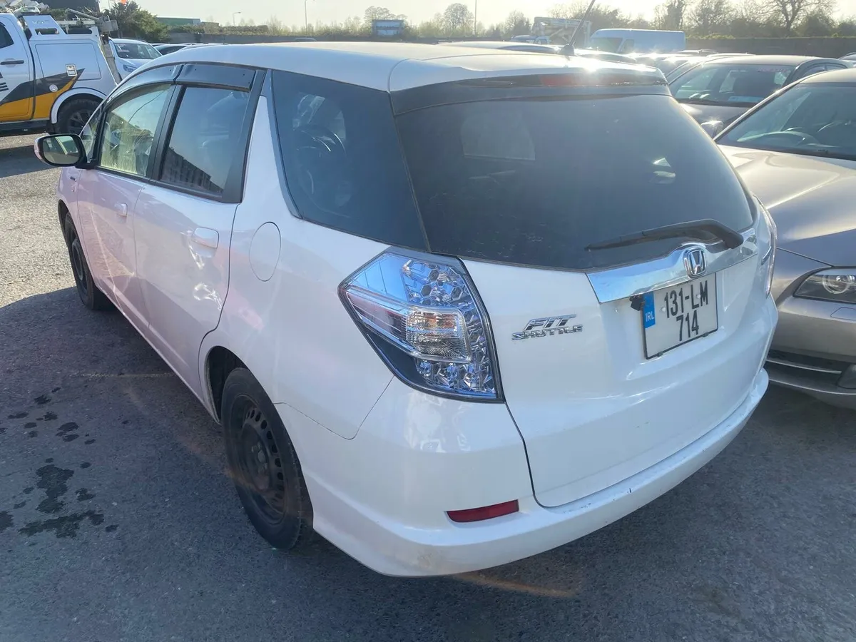 Honda Fit shuttle 2013 - Image 2