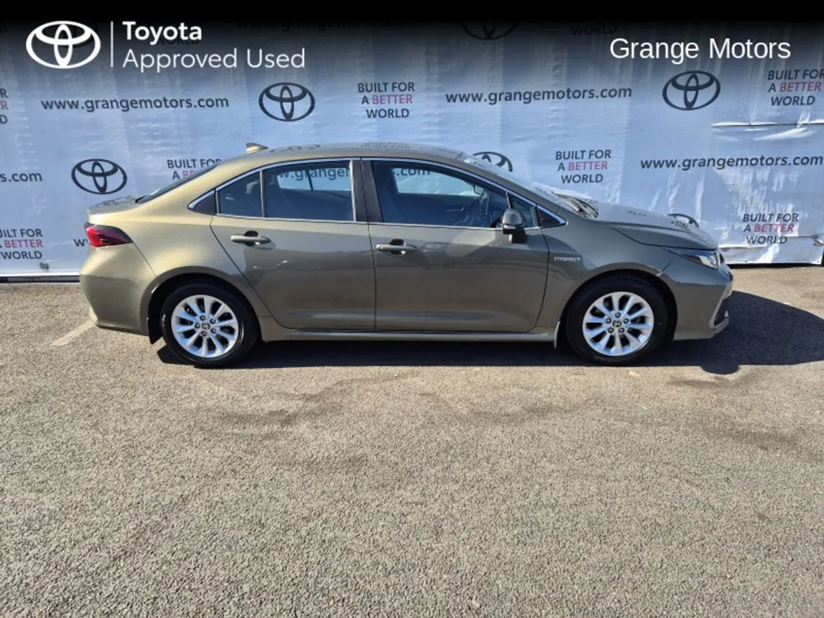 Toyota Corolla 1.8 Hybrid Luna SAL - Image 3