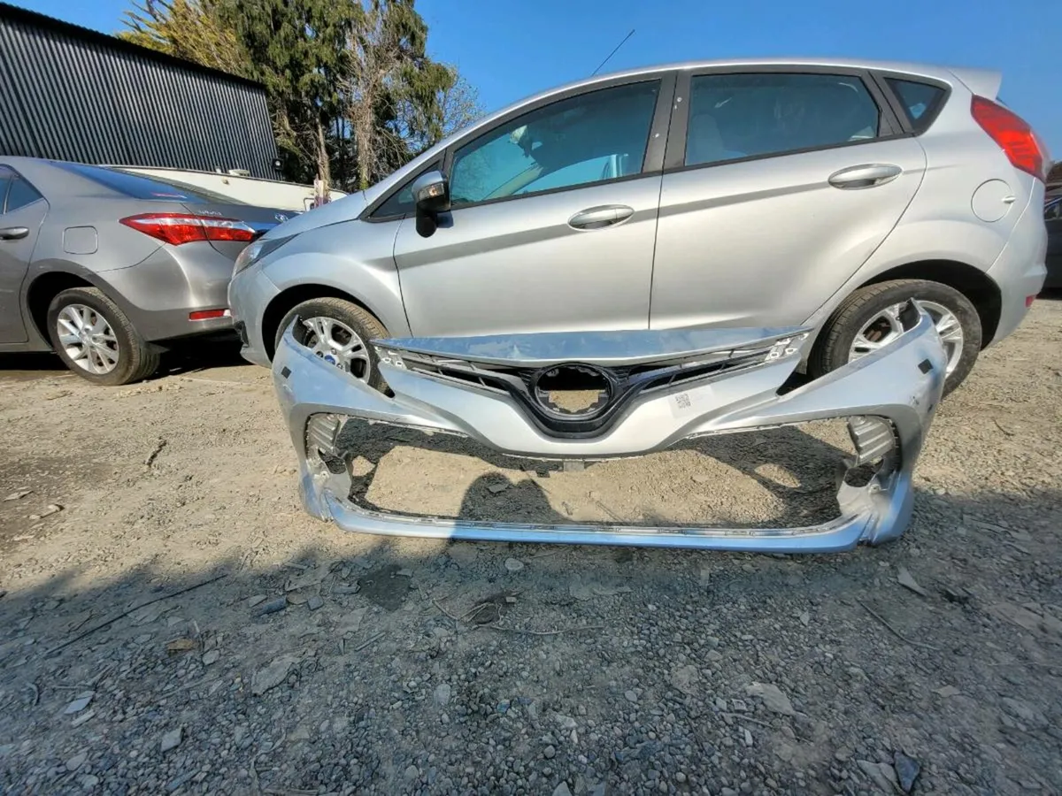 Front bumper toyota camry 2018/2024 - Image 1