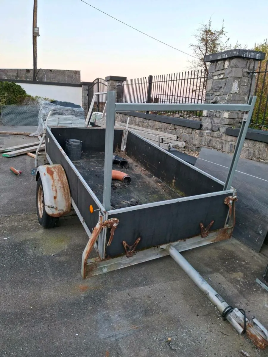 Trailer - Image 1