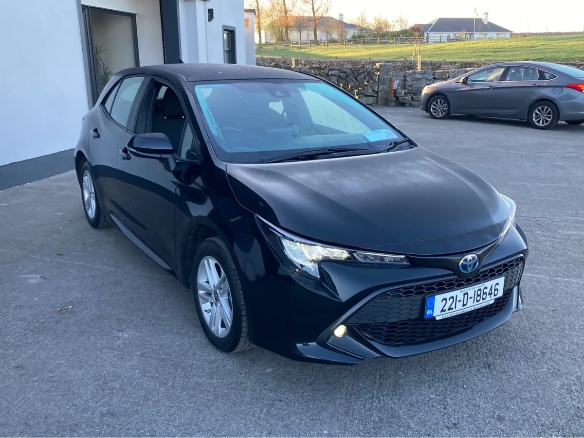 2022 Toyota Corolla 1.8 Hybrid Hatchback - Image 2