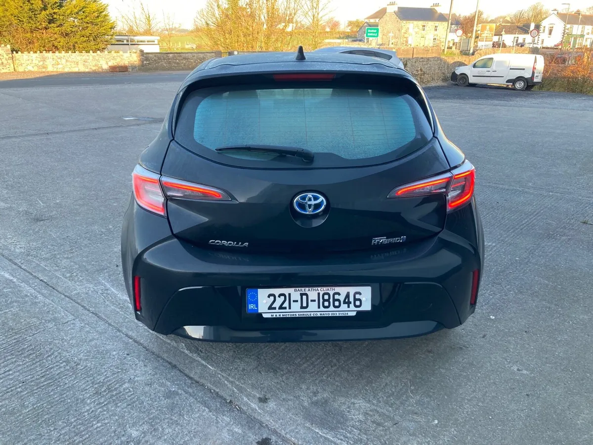 2022 Toyota Corolla 1.8 Hybrid Hatchback - Image 4