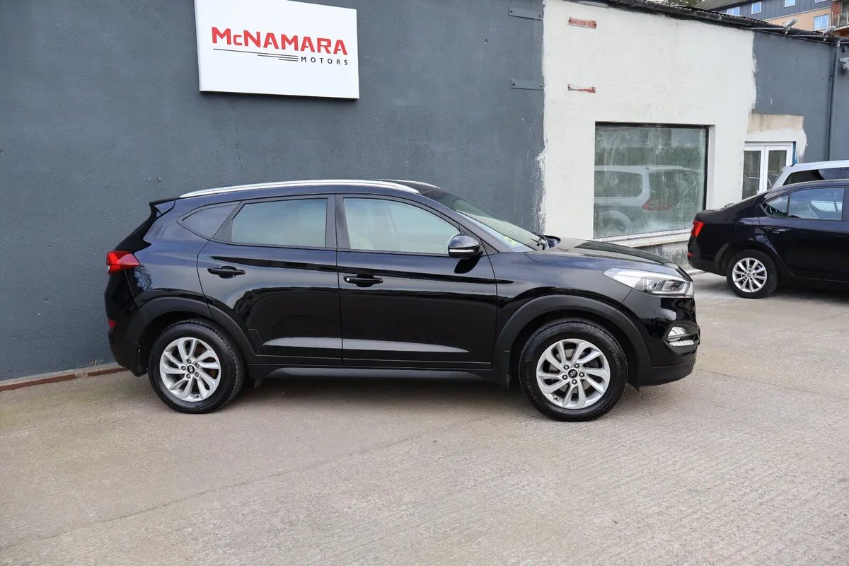 Hyundai Tucson Executive Low Mileage Exceptional! - Image 2