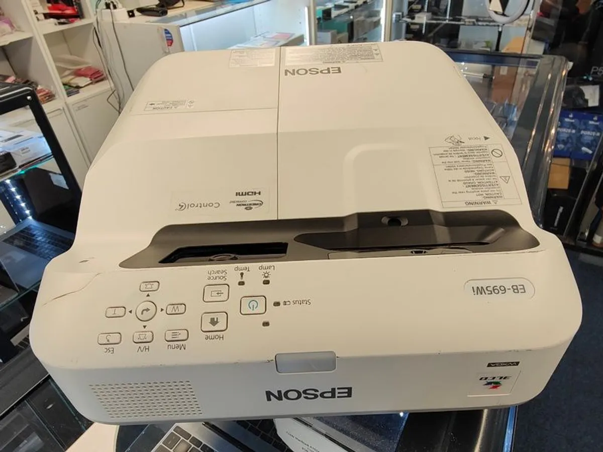 Epson BrightLink 695Wi 3LCD Projector WXGA Ultra Short Throw (Lamp Hours: 879) - Image 4