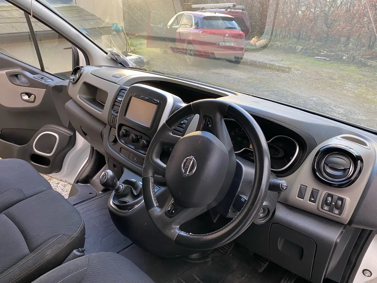 Nissan nv300 - Image 2