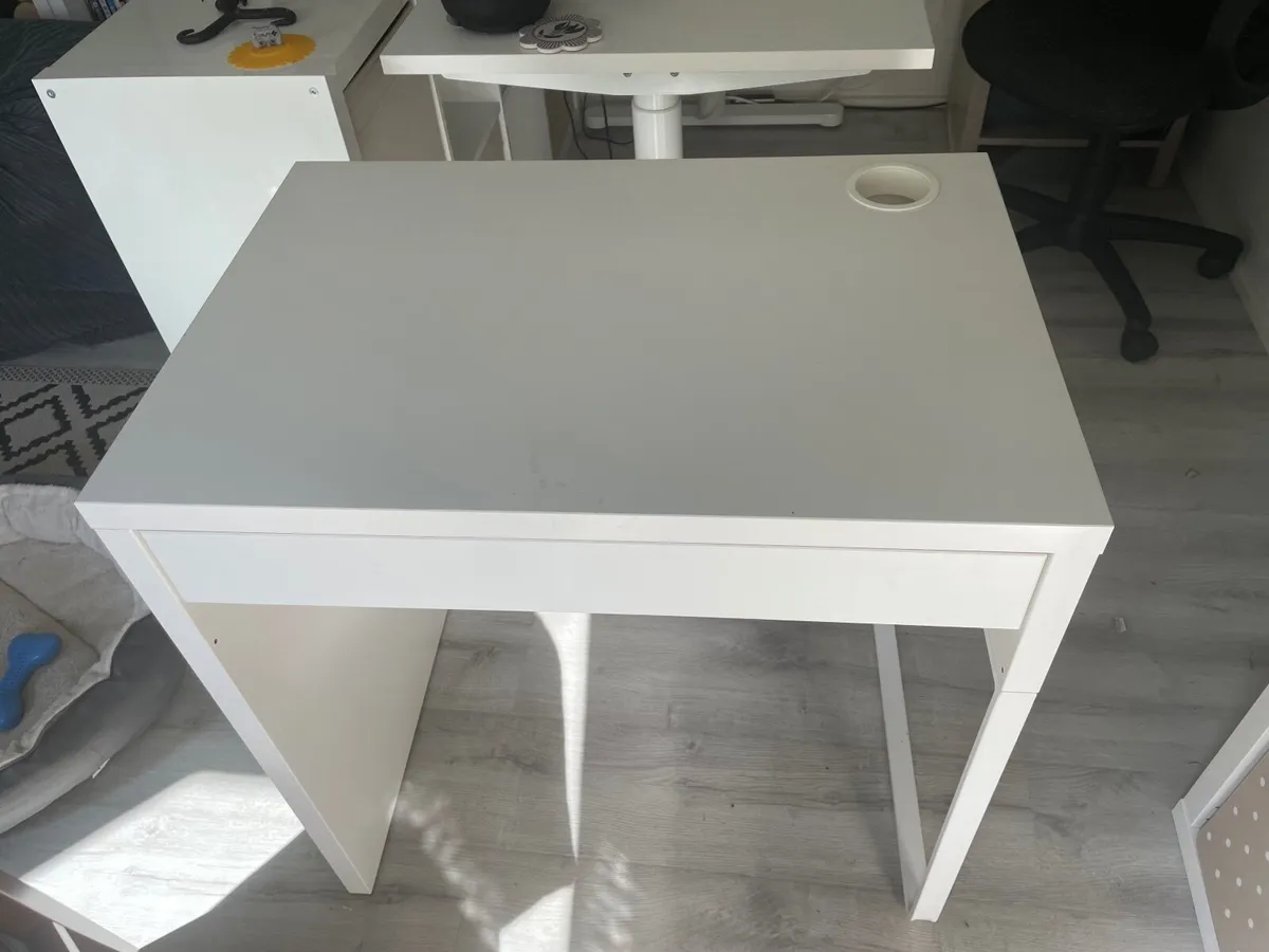Bedroom furniture - Image 1