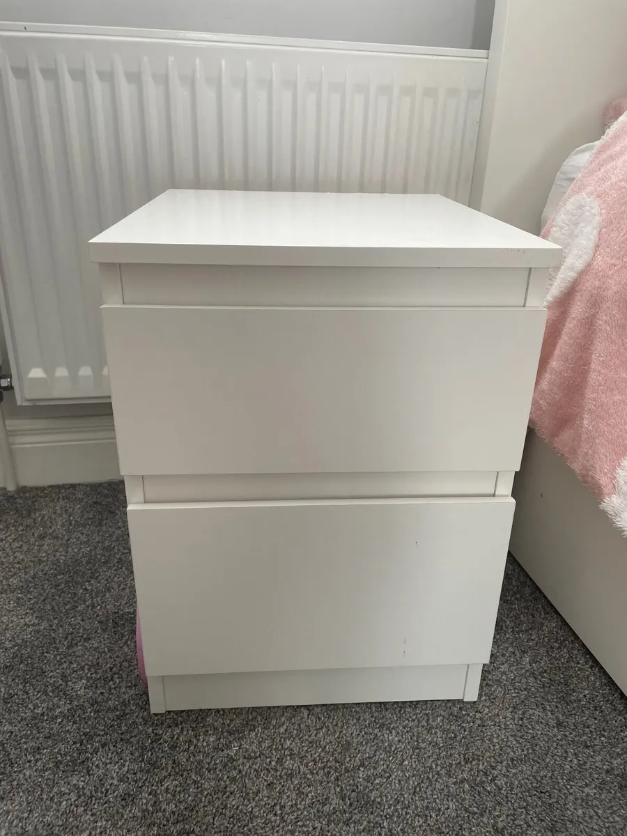 Bedroom furniture - Image 2