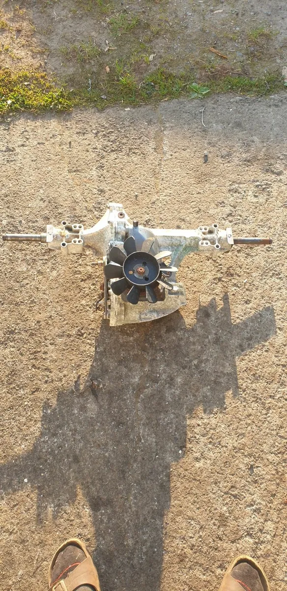 Lawnmower gearbox - Image 1