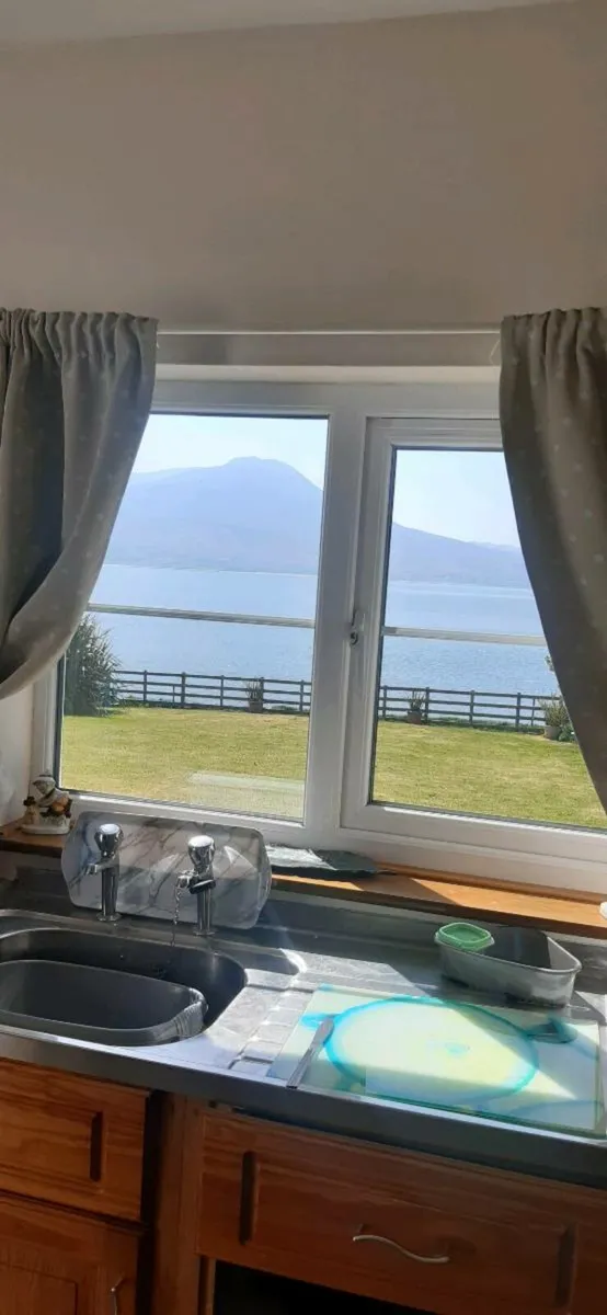 Seafront Holiday Home - Image 3