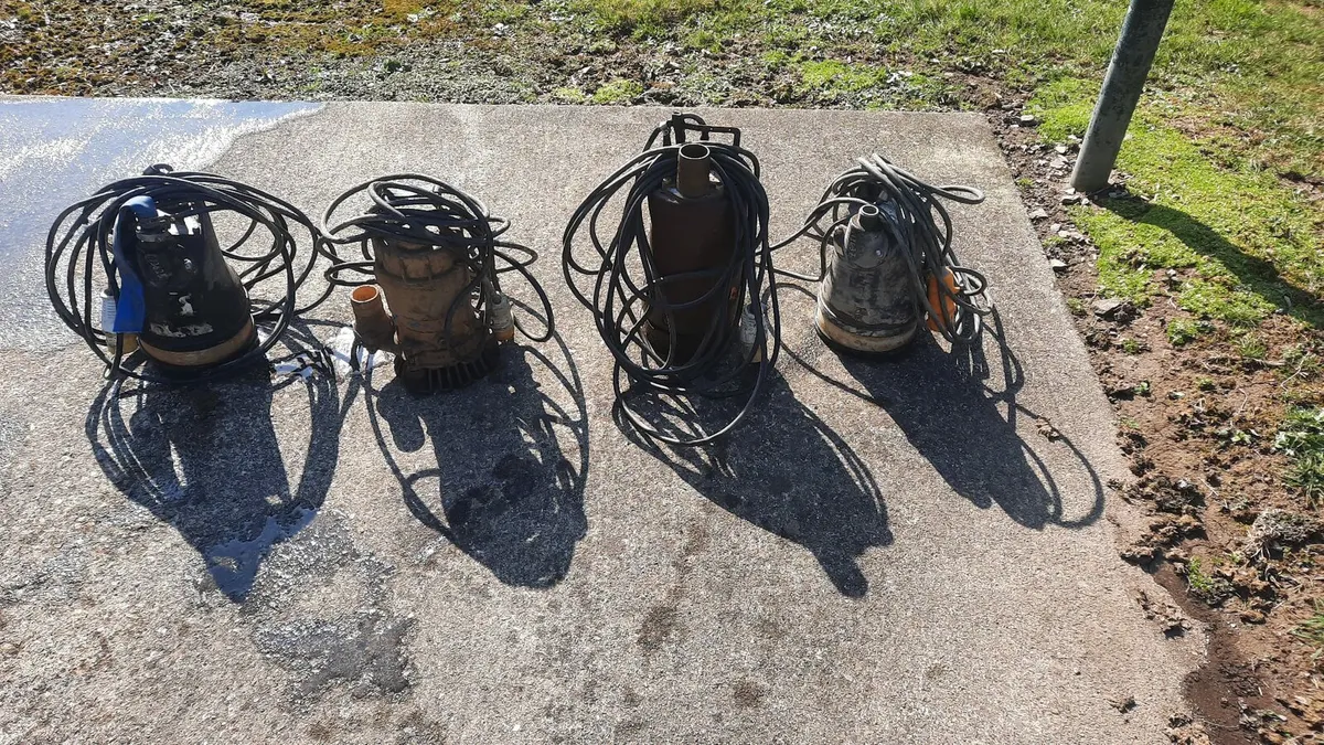 Electric submersible water pumps each x4 - Image 1