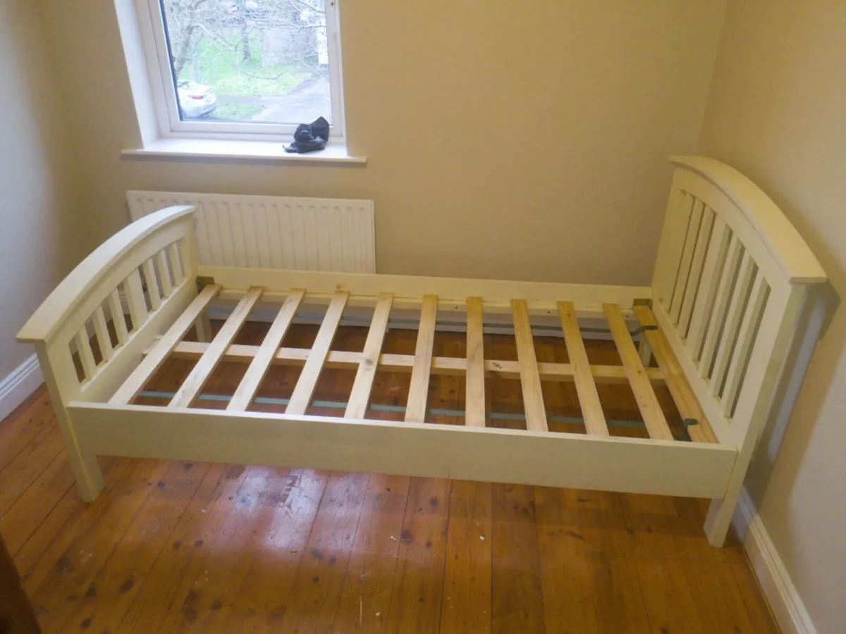 Single bed frame and matress - Image 1
