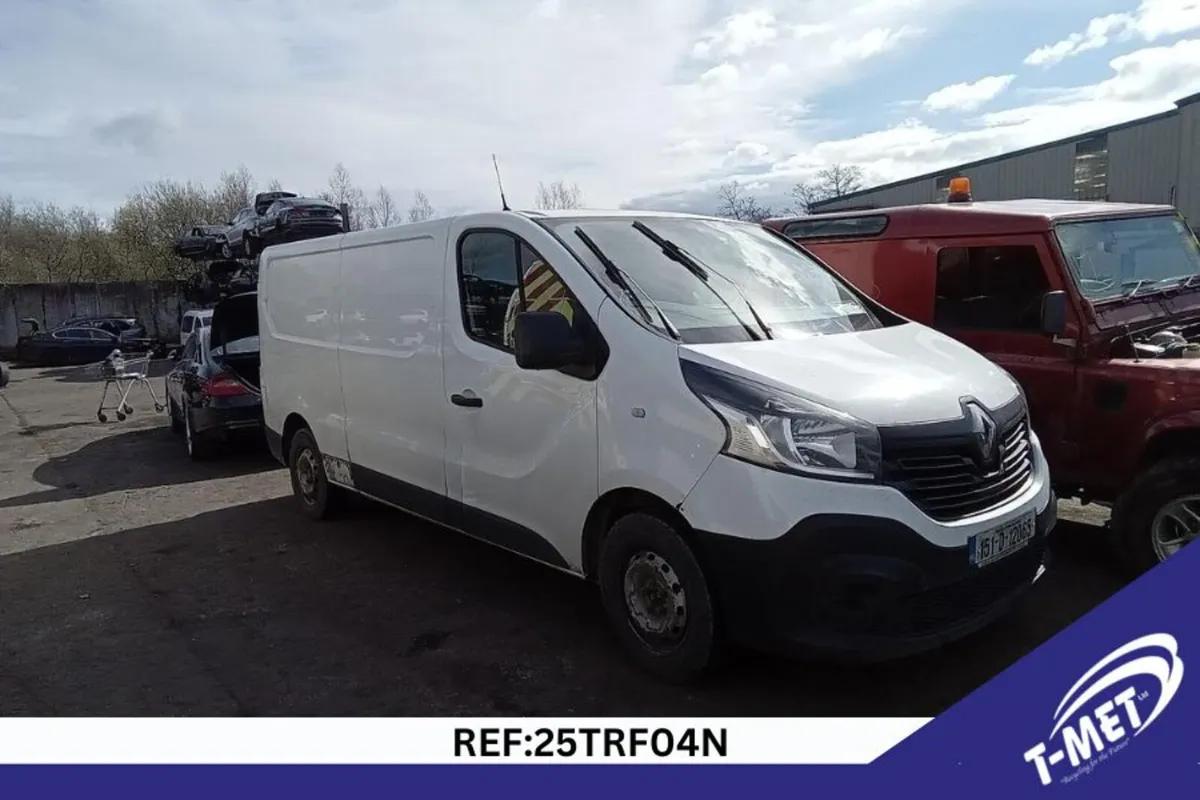 2015 RENAULT TRAFIC BREAKING FOR PARTS - Image 1