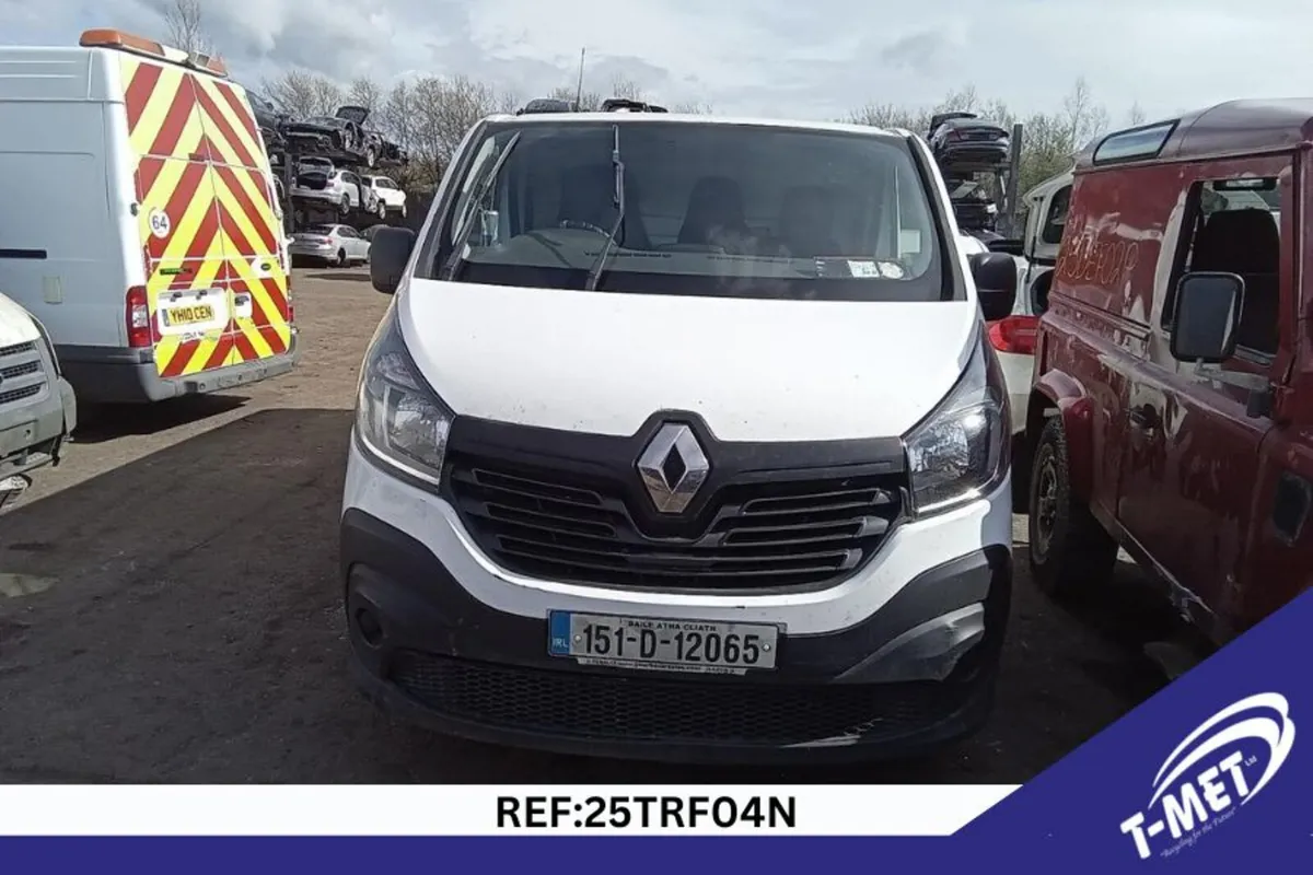 2015 RENAULT TRAFIC BREAKING FOR PARTS - Image 2