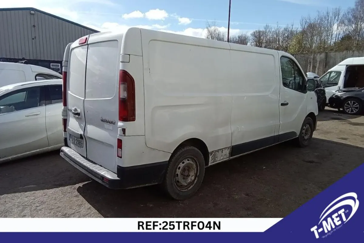 2015 RENAULT TRAFIC BREAKING FOR PARTS - Image 3
