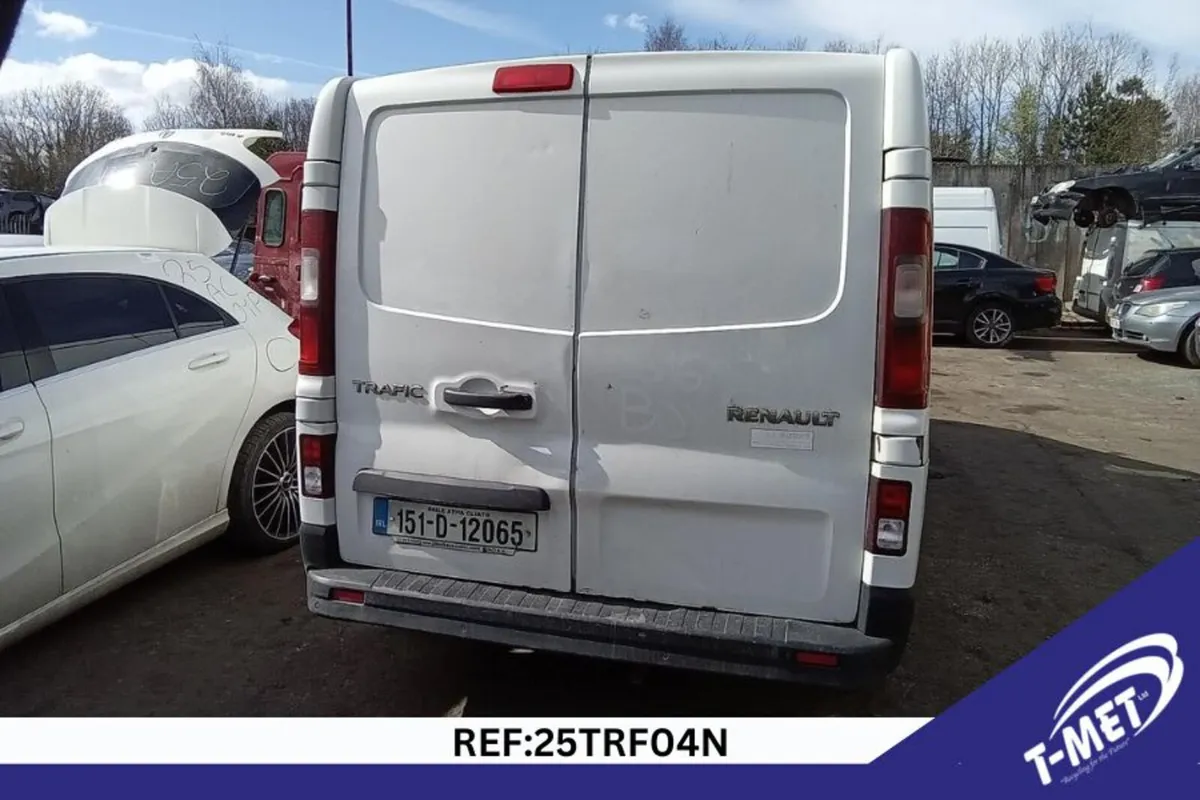 2015 RENAULT TRAFIC BREAKING FOR PARTS - Image 4