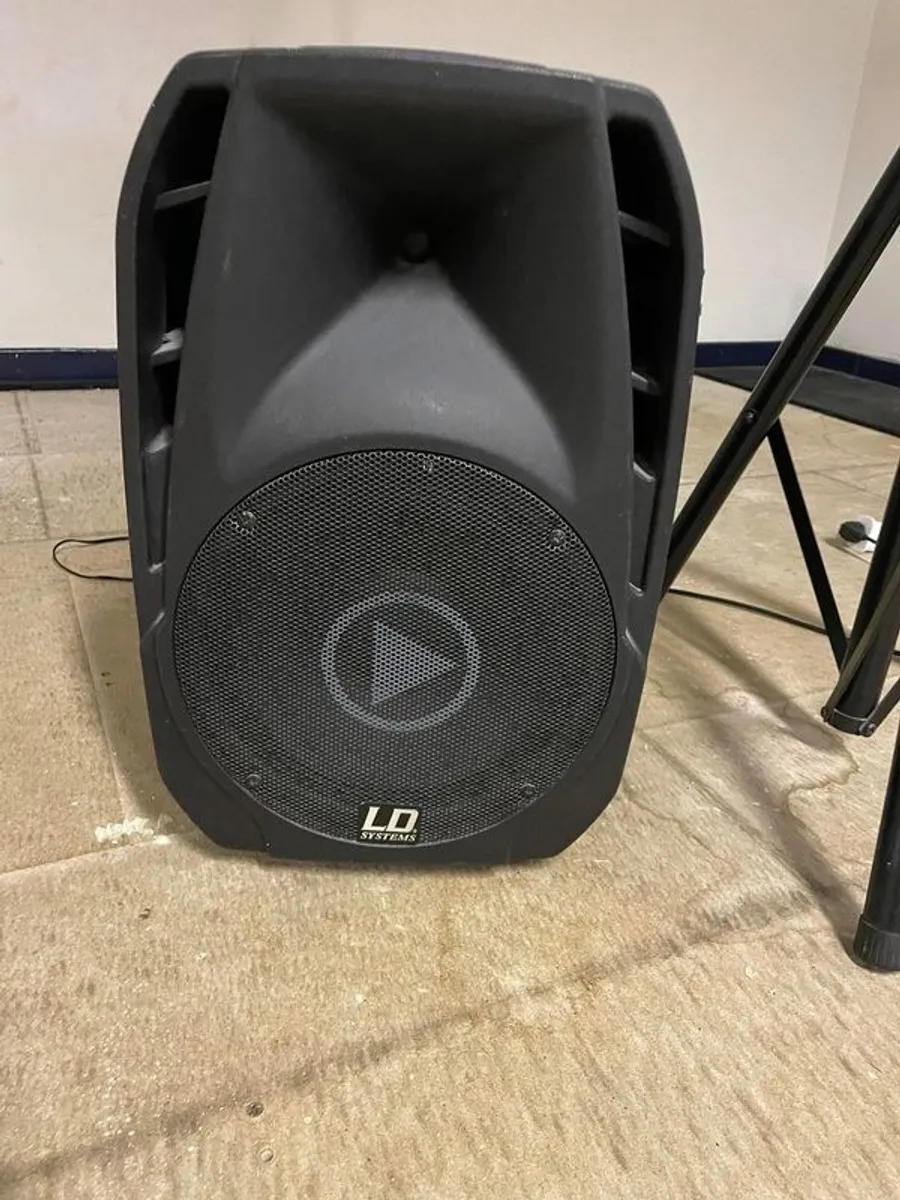 music speaker and stand - Image 1