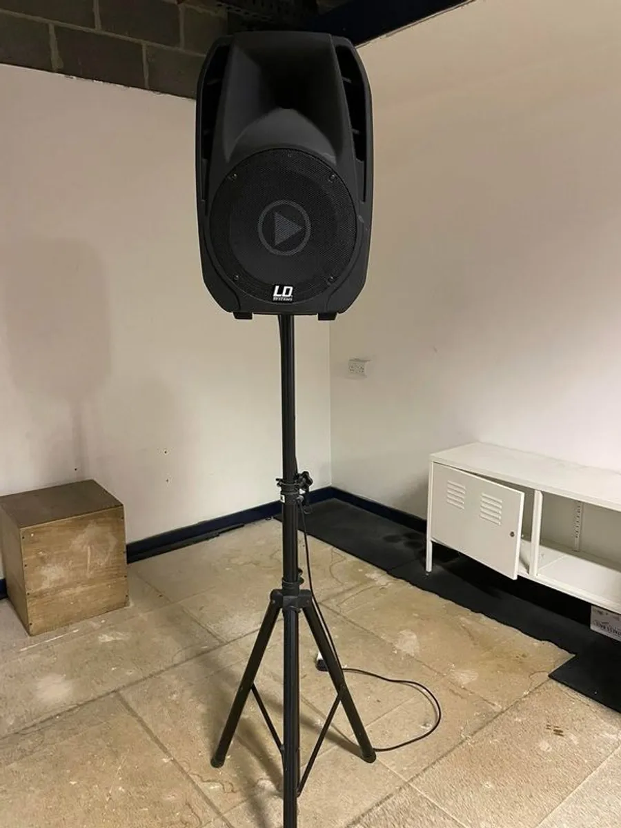 music speaker and stand - Image 3