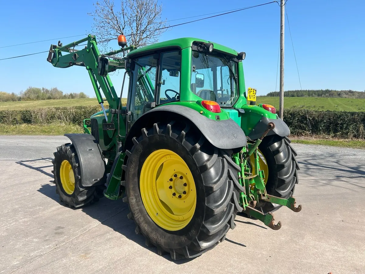 John Deere 6520 + loader - Image 4