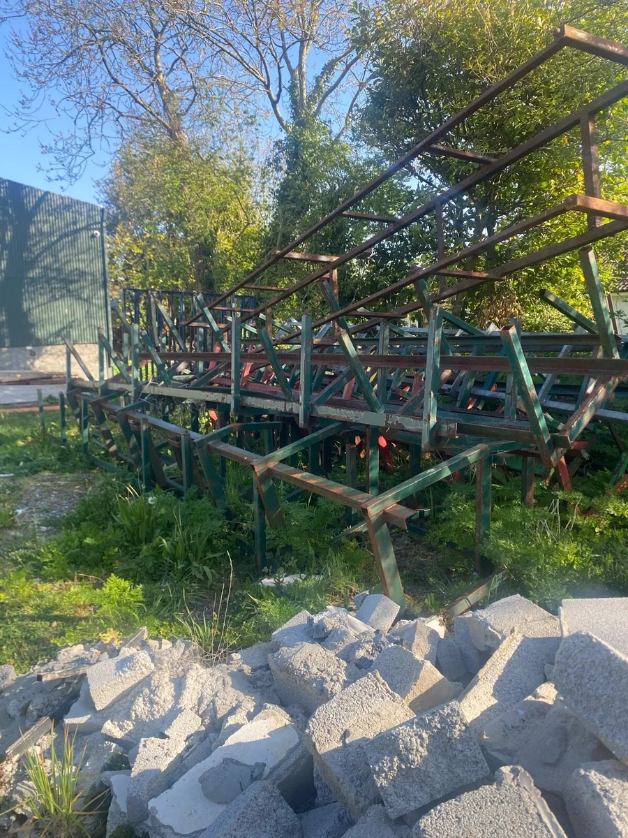 Stillages - Image 1