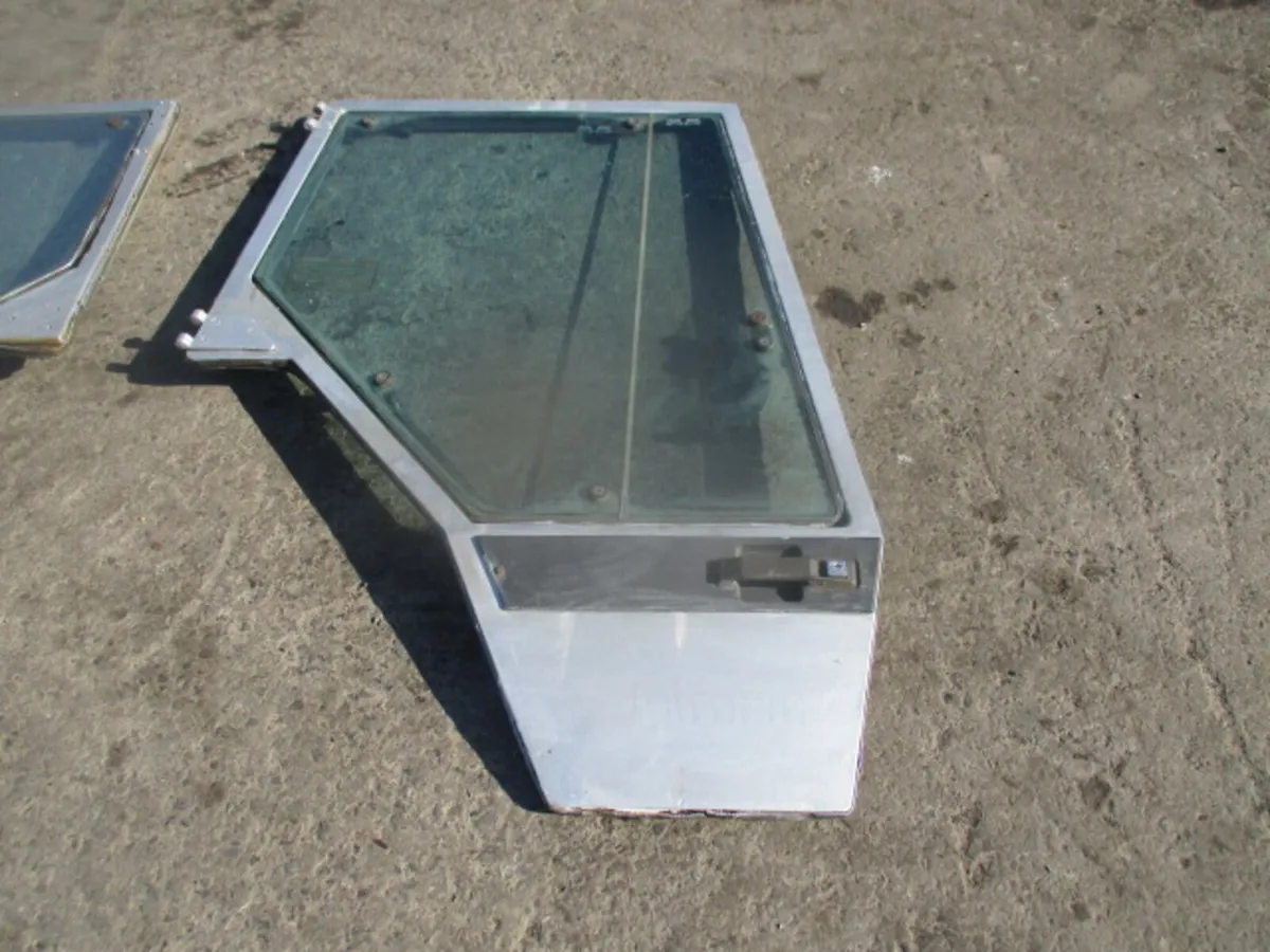Massey Ferguson 3000 Series Doors - Image 3