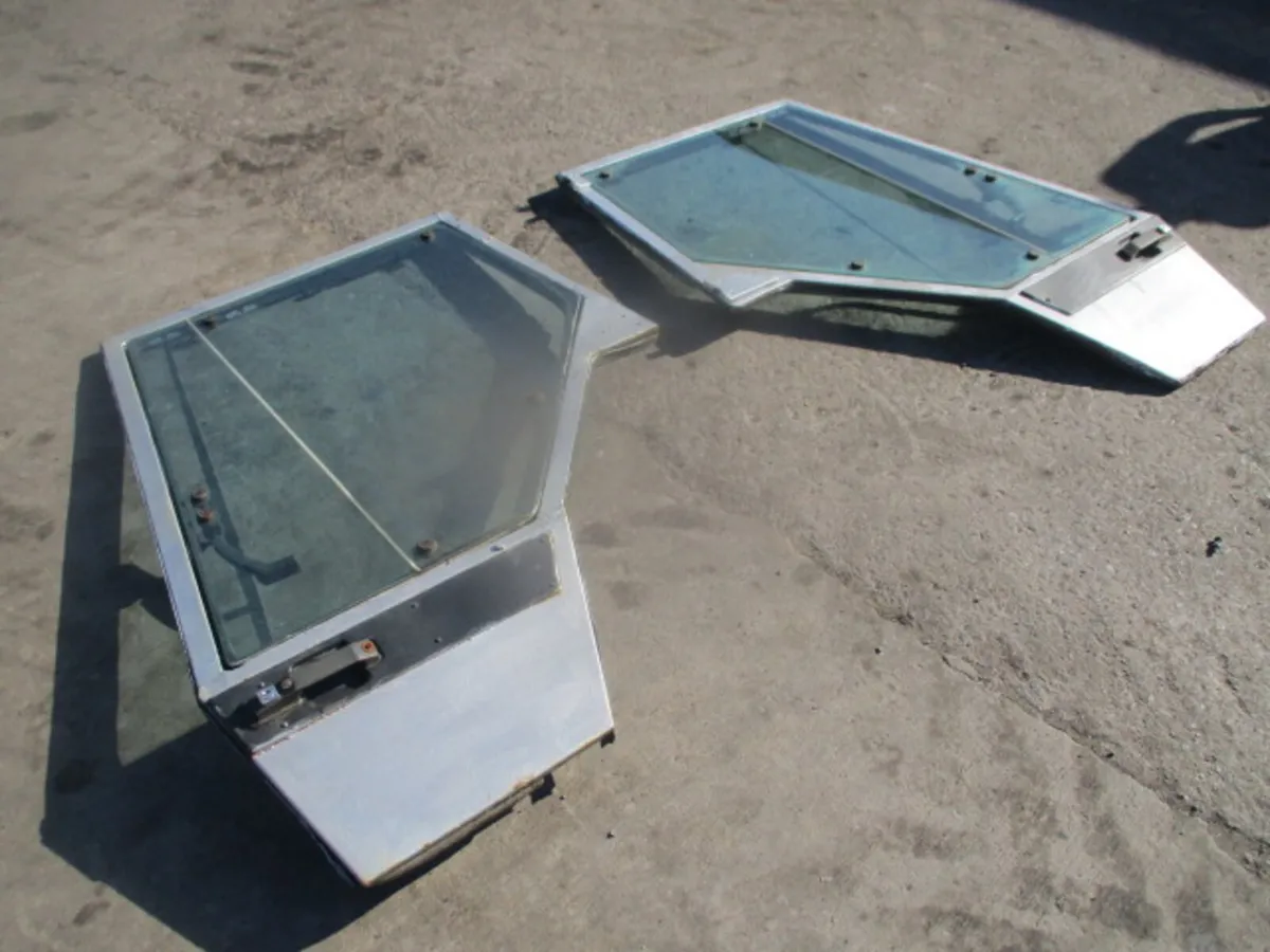Massey Ferguson 3000 Series Doors - Image 1