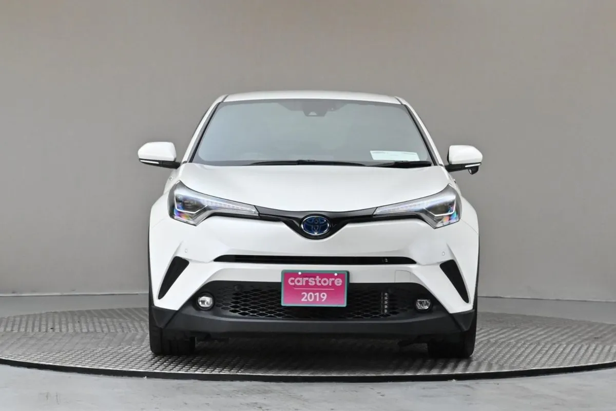Toyota C-HR 1.8 Hybrid  half Leather android Car - Image 2