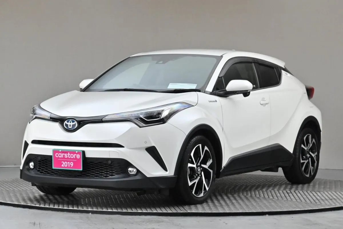 Toyota C-HR 1.8 Hybrid  half Leather android Car - Image 3