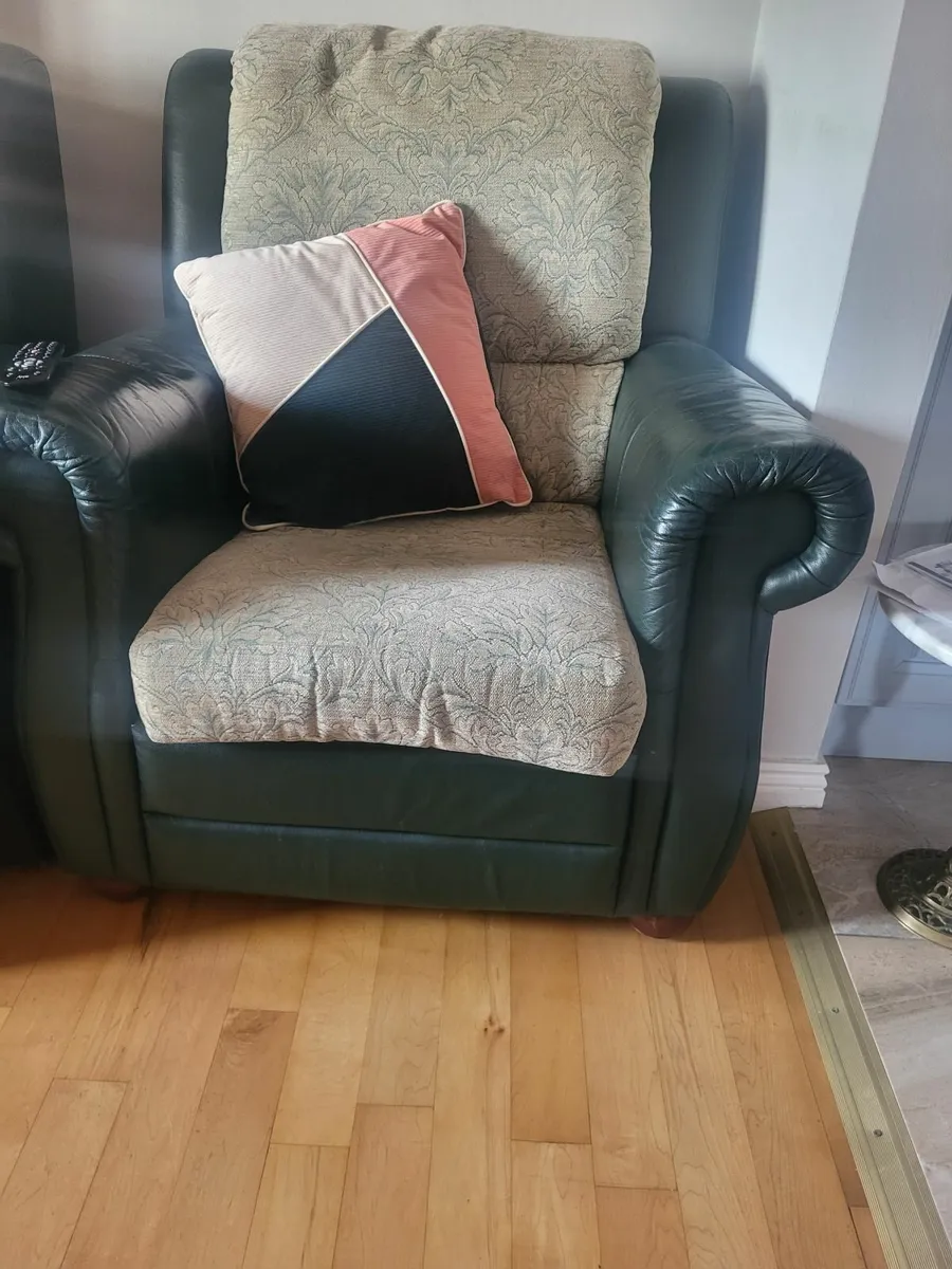 Suite of furniture - Image 2