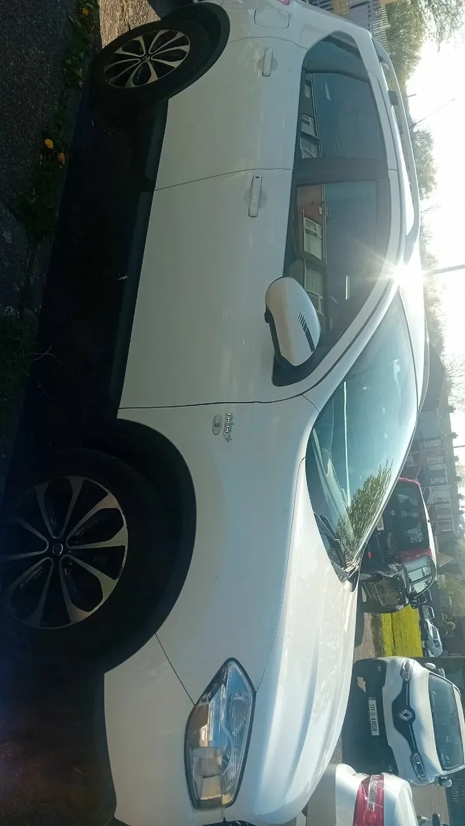 Nissan Qashqai 2011 - Image 1