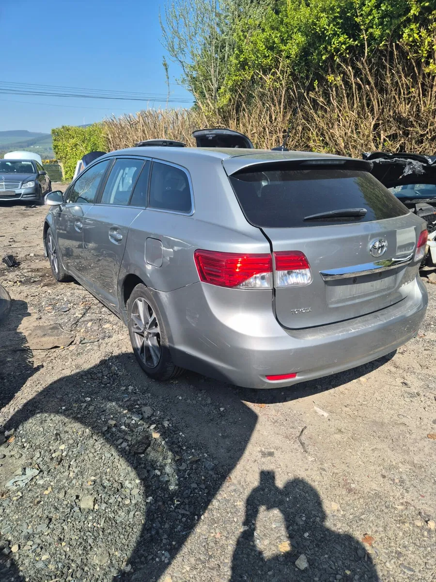 Toyota Avensis Estate - Breaking only - Image 2