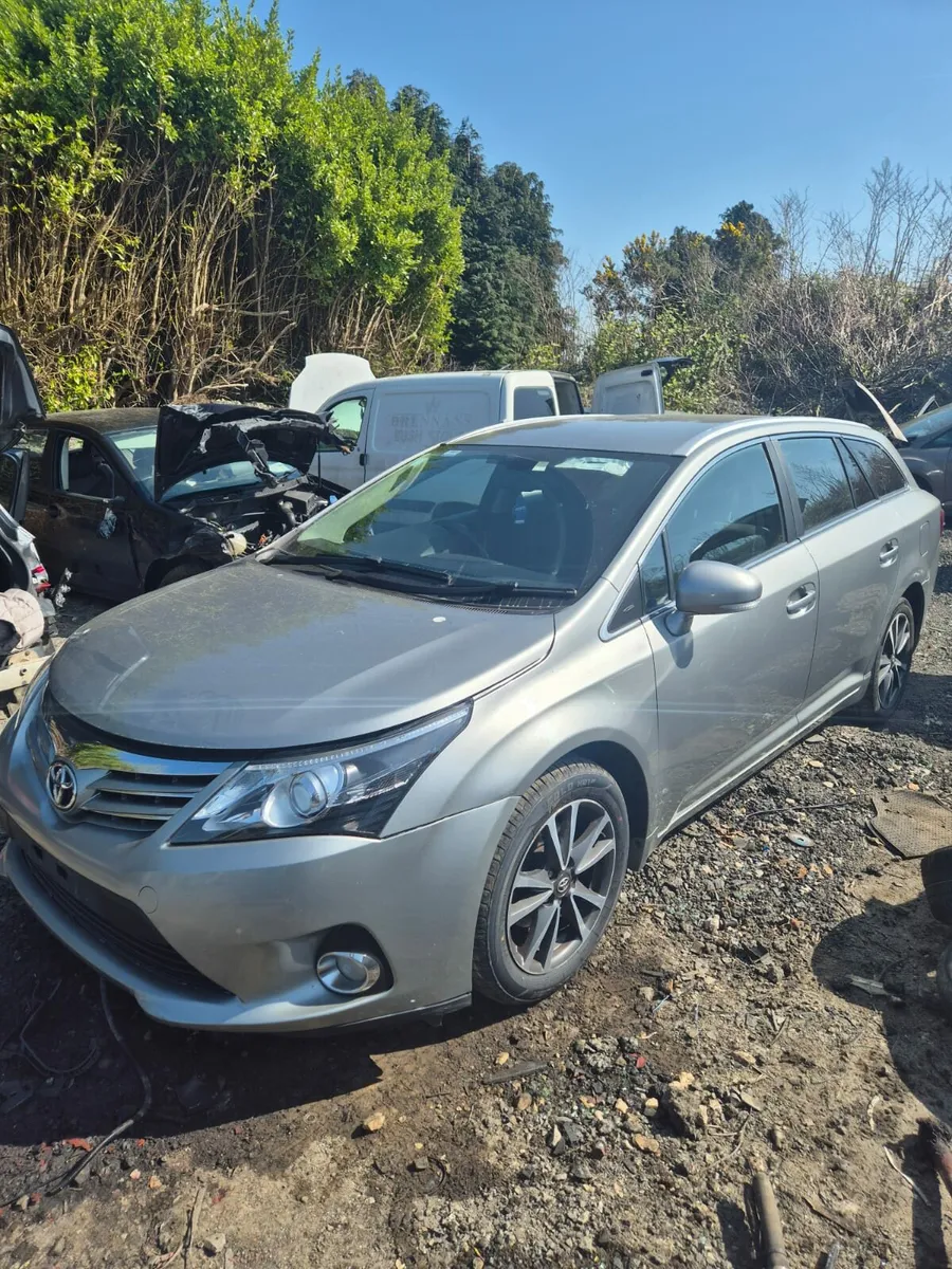 Toyota Avensis Estate - Breaking only - Image 3