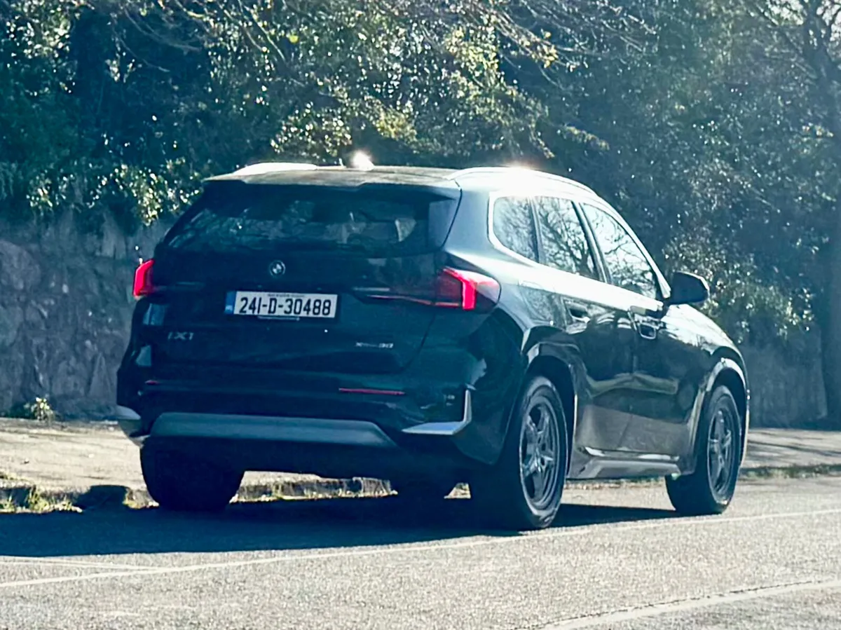 BMW iX1  2024 - Image 4