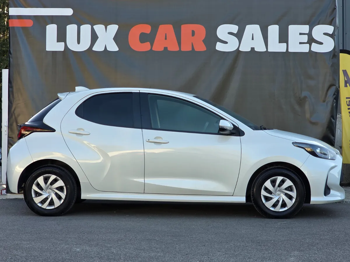 2022 TOYOTA YARIS 1.0 AUTO X // REVERSE CAMERA - Image 2