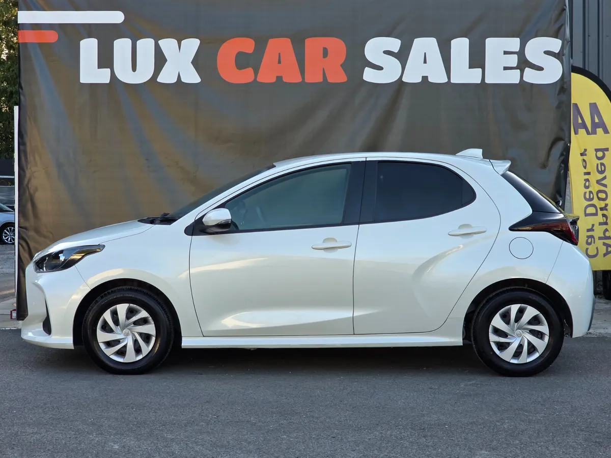 2022 TOYOTA YARIS 1.0 AUTO X // REVERSE CAMERA - Image 3